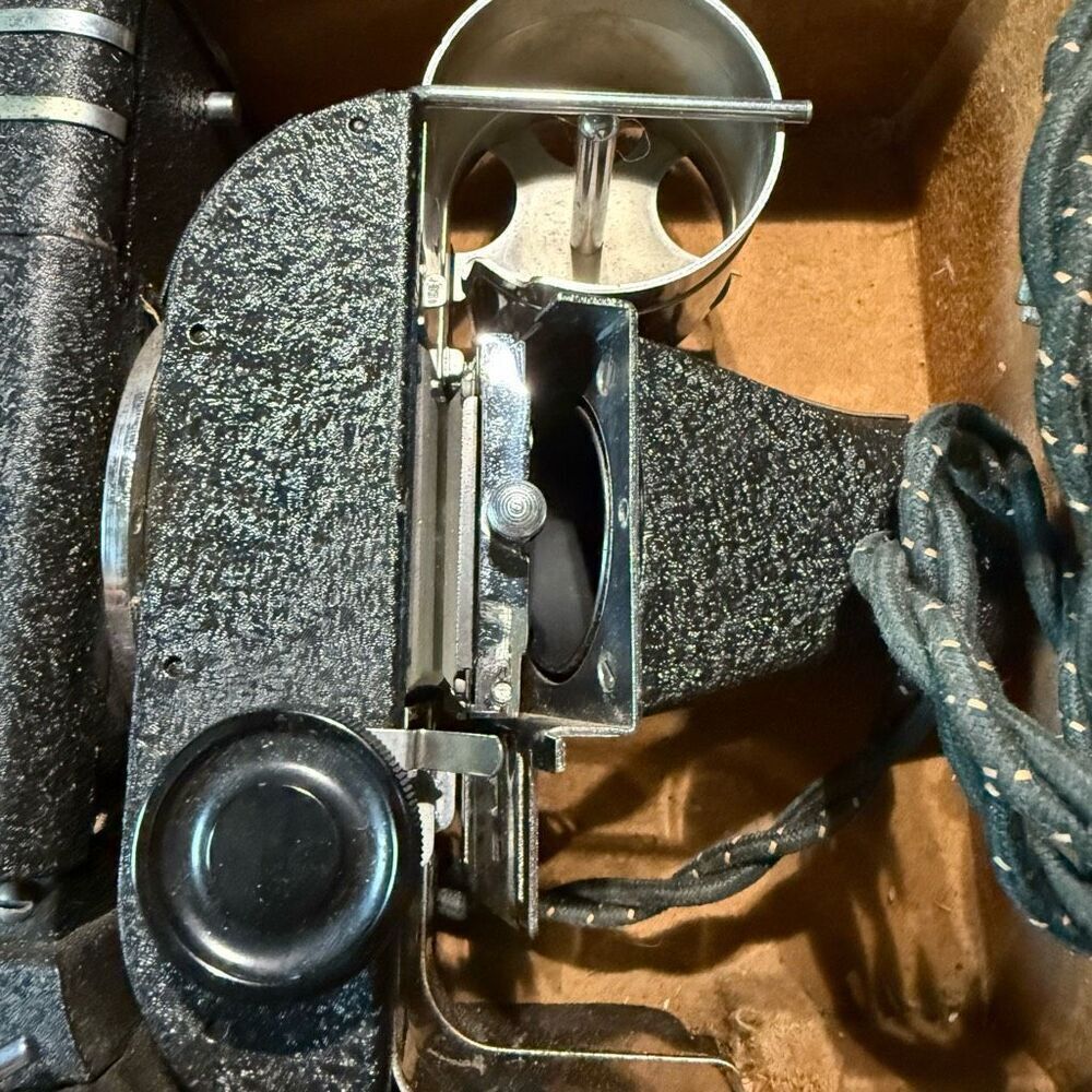 Society for Visual Education Vintage 1940s SVE Filmstrip Projector Model DD - Picture 5 of 9